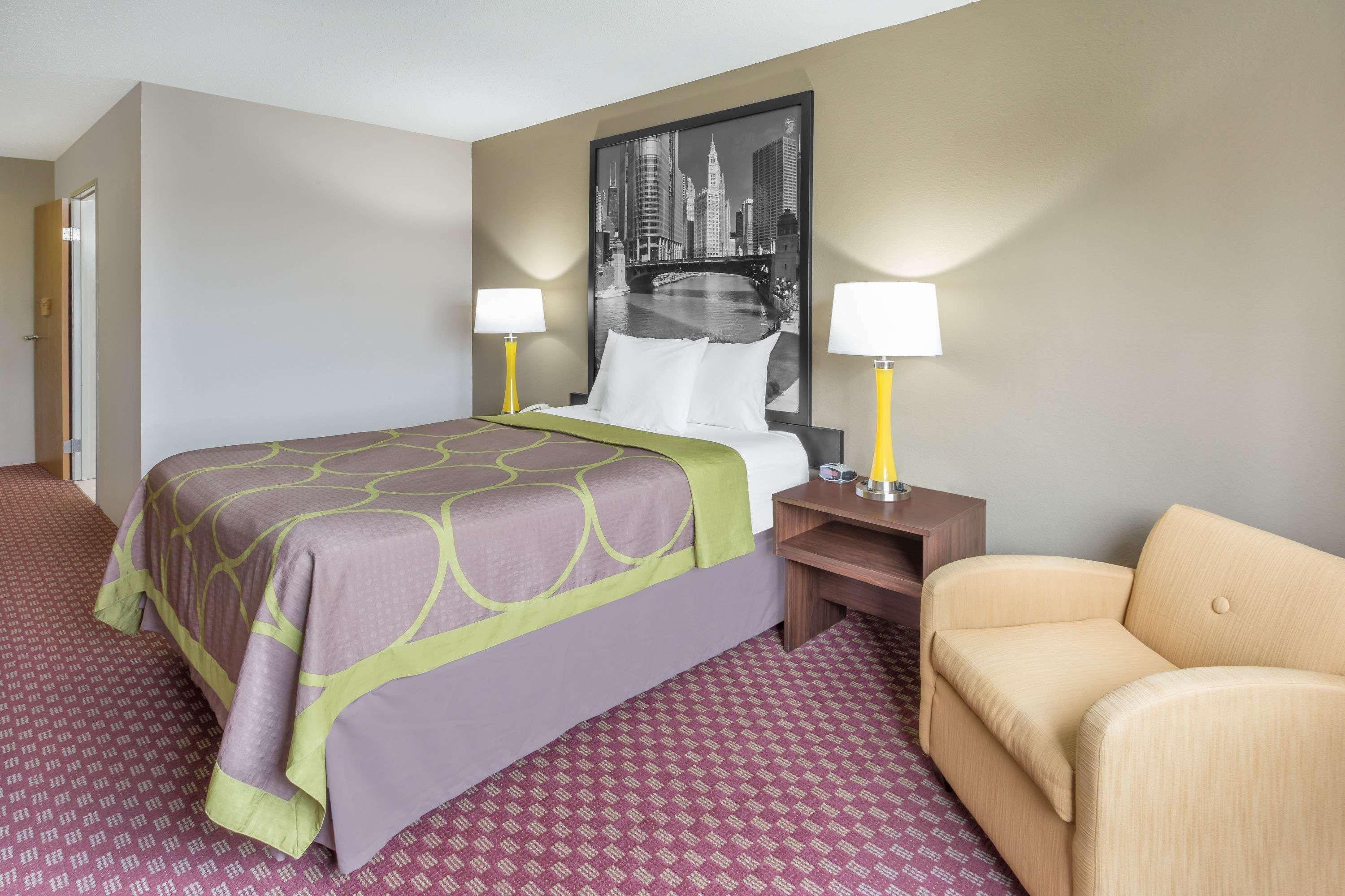 Super 8 By Wyndham Hebron Lowell Area Εξωτερικό φωτογραφία