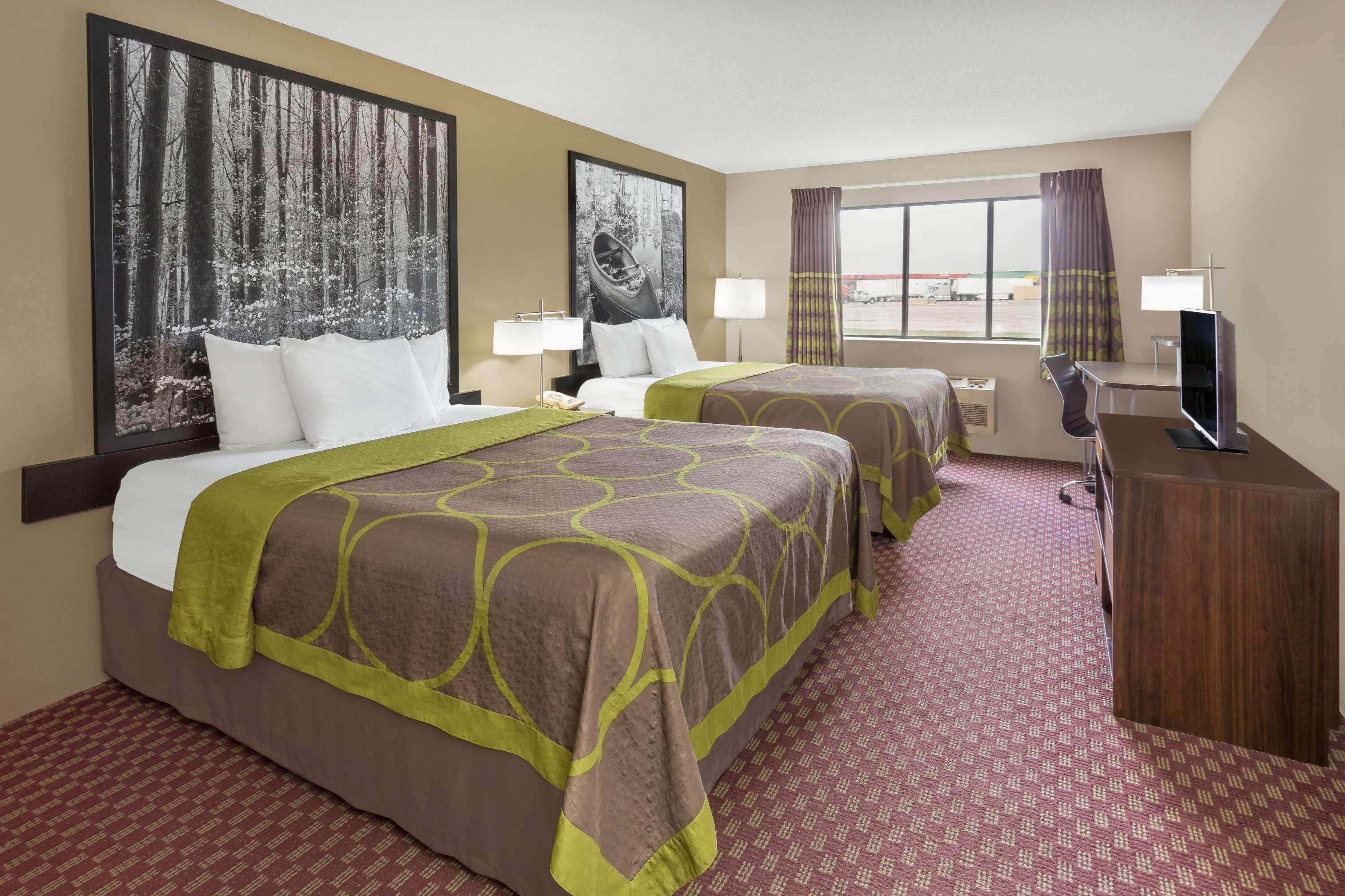 Super 8 By Wyndham Hebron Lowell Area Εξωτερικό φωτογραφία