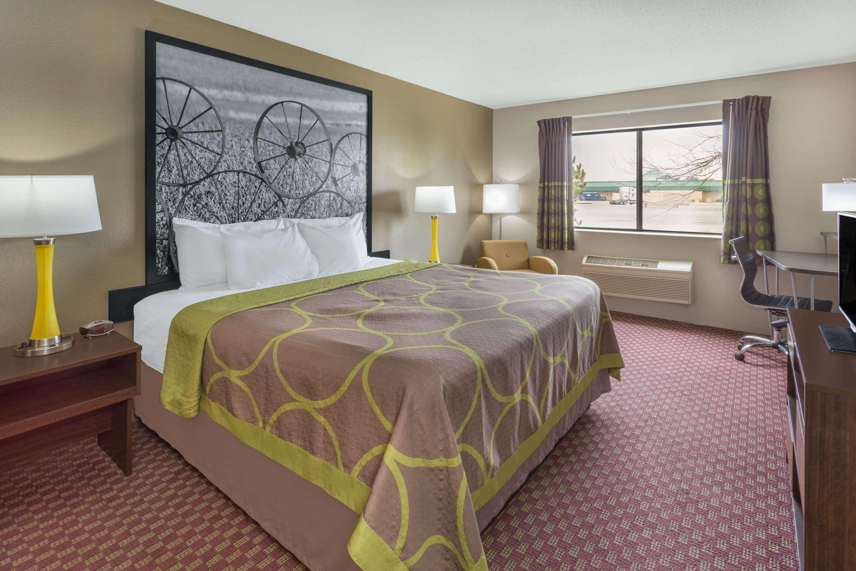 Super 8 By Wyndham Hebron Lowell Area Εξωτερικό φωτογραφία