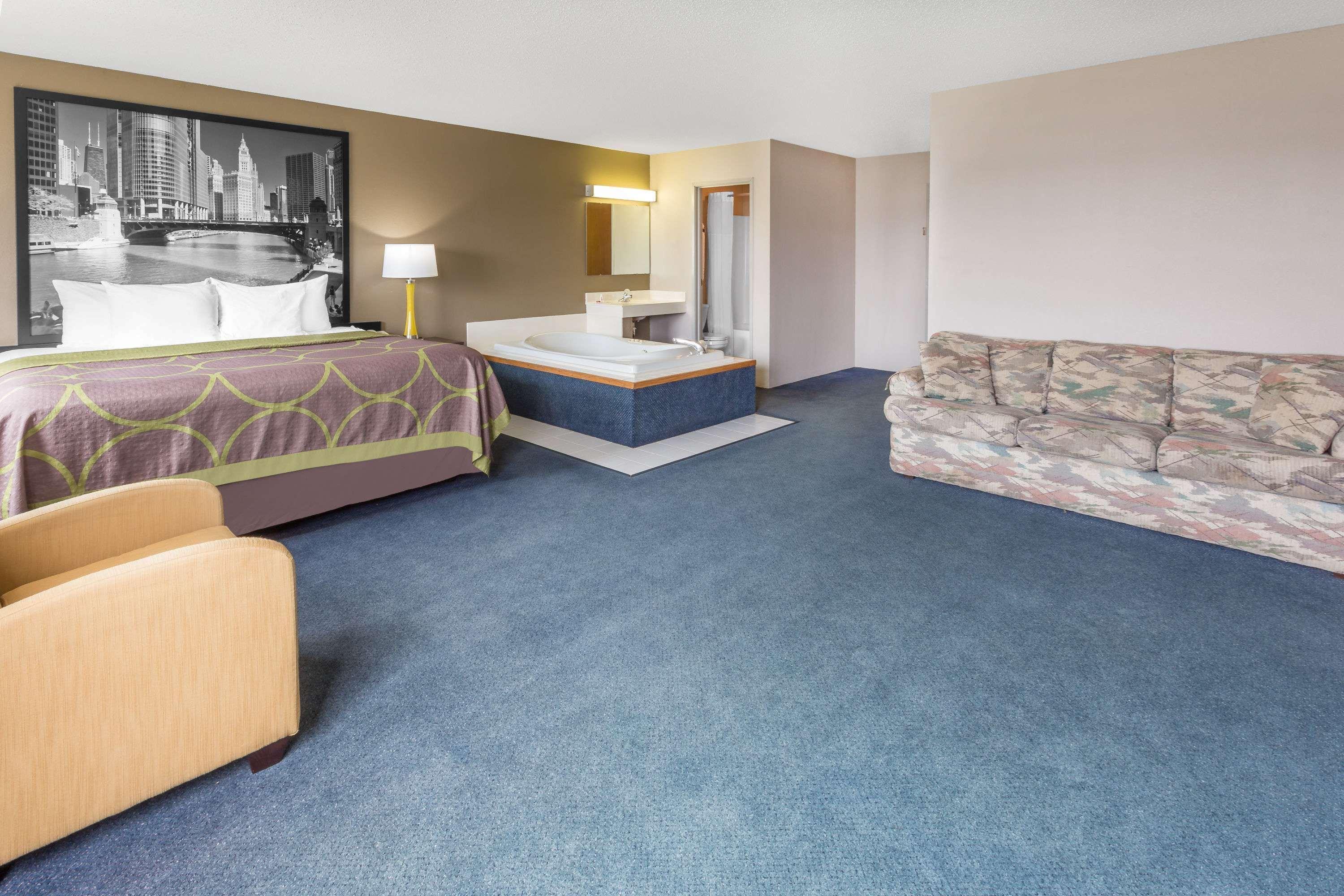 Super 8 By Wyndham Hebron Lowell Area Εξωτερικό φωτογραφία